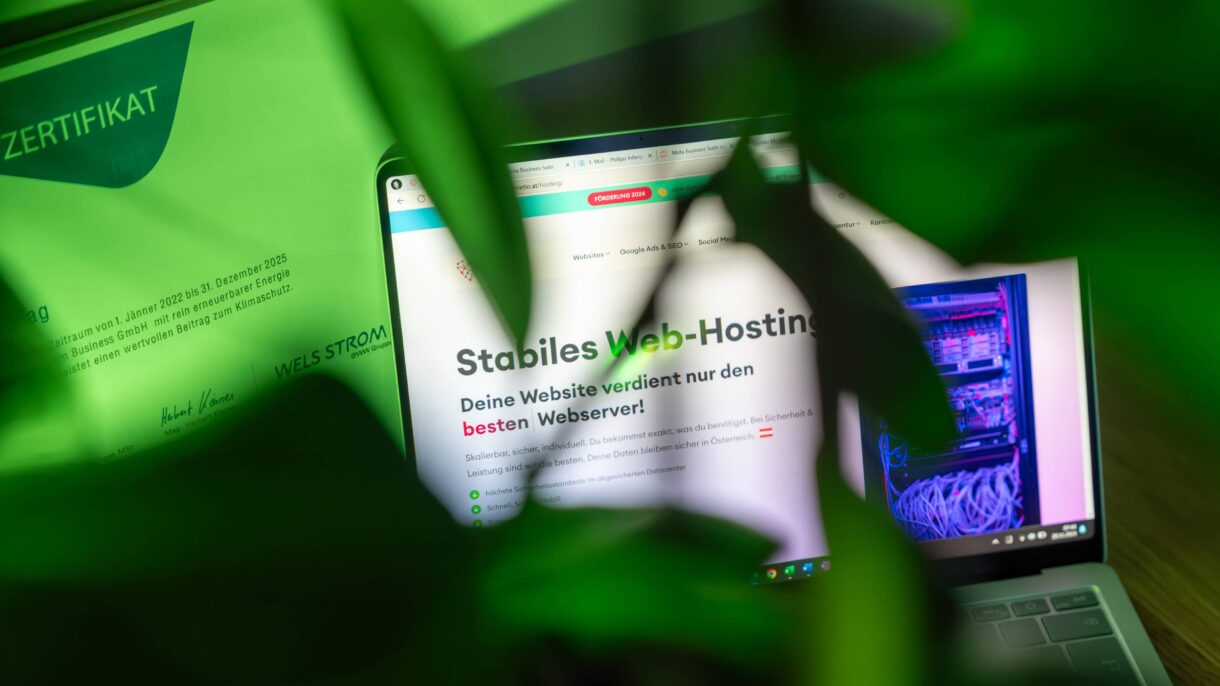Laptop zeigt Hosting-Angebot auf der irretio.at-Website